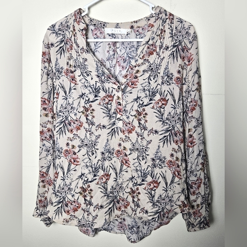 Astr The Label 100% Viscose Floral Hi-Lo Blouse, Size Small‎